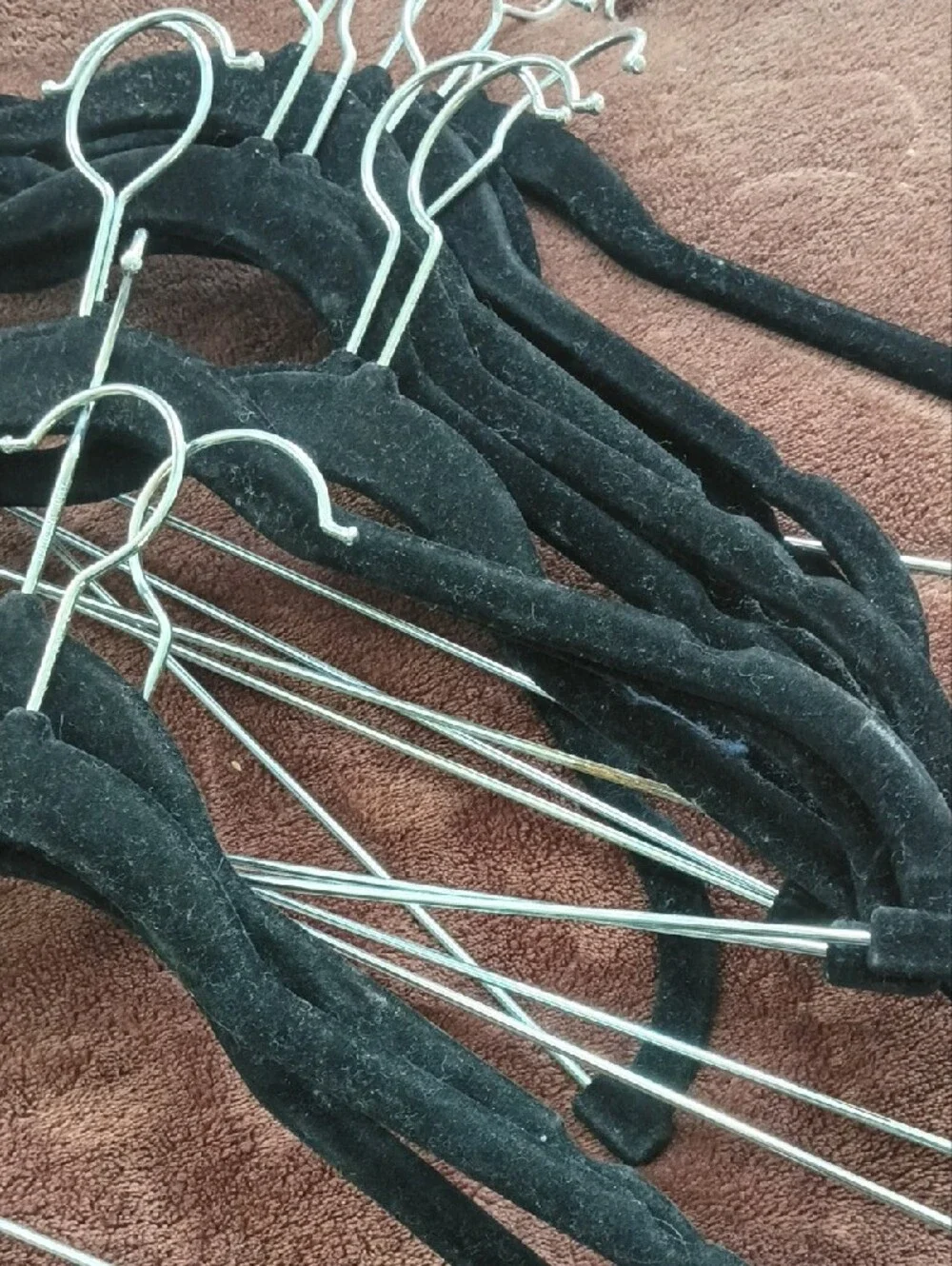 15 Velvet Non-Slip Suit Hangers - Black (Set)